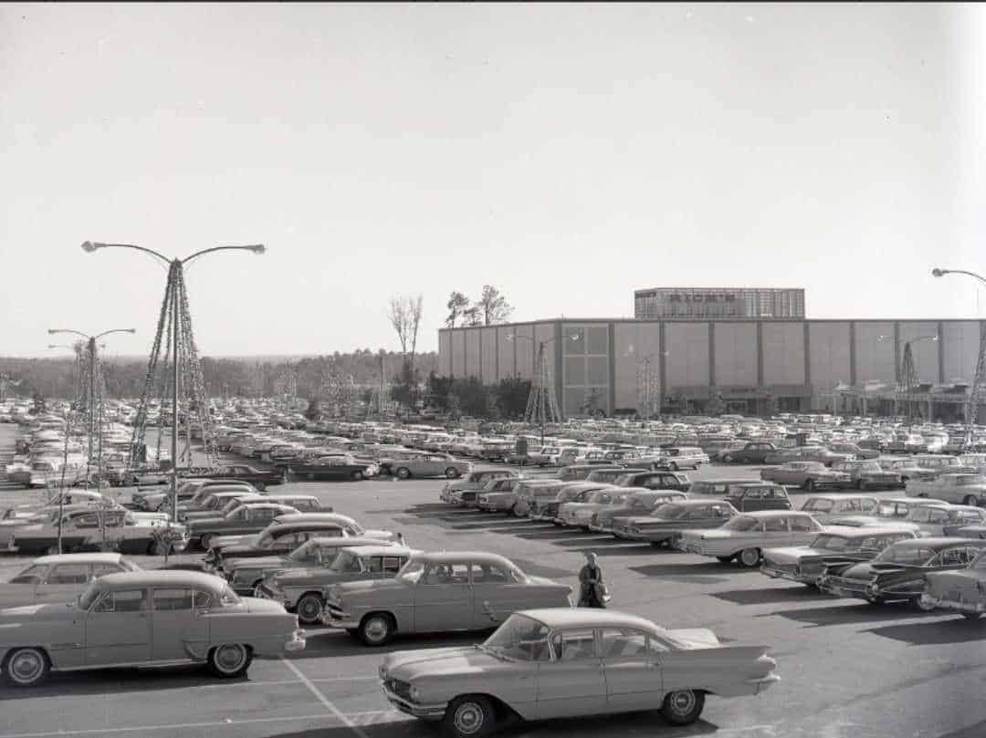 Lenox Square Mall GGuy Hayes Collection